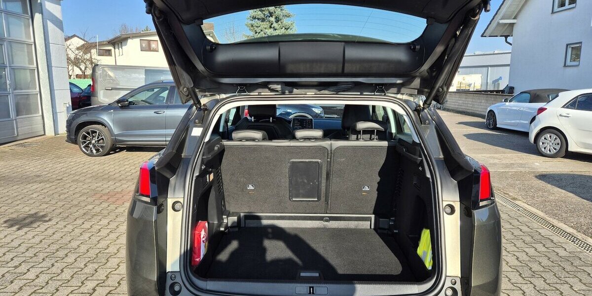 Peugeot 3008 1,2l Allure Navi, Rückfahrkamera, Parktronic 62.852 km 14.990 &euro; Rodgau 63110