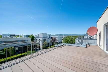 Haus Frankfurt am Main Kalbach - 8 Zimmer, 235 m&sup2;, 4.800&euro; | Angebot:26587821