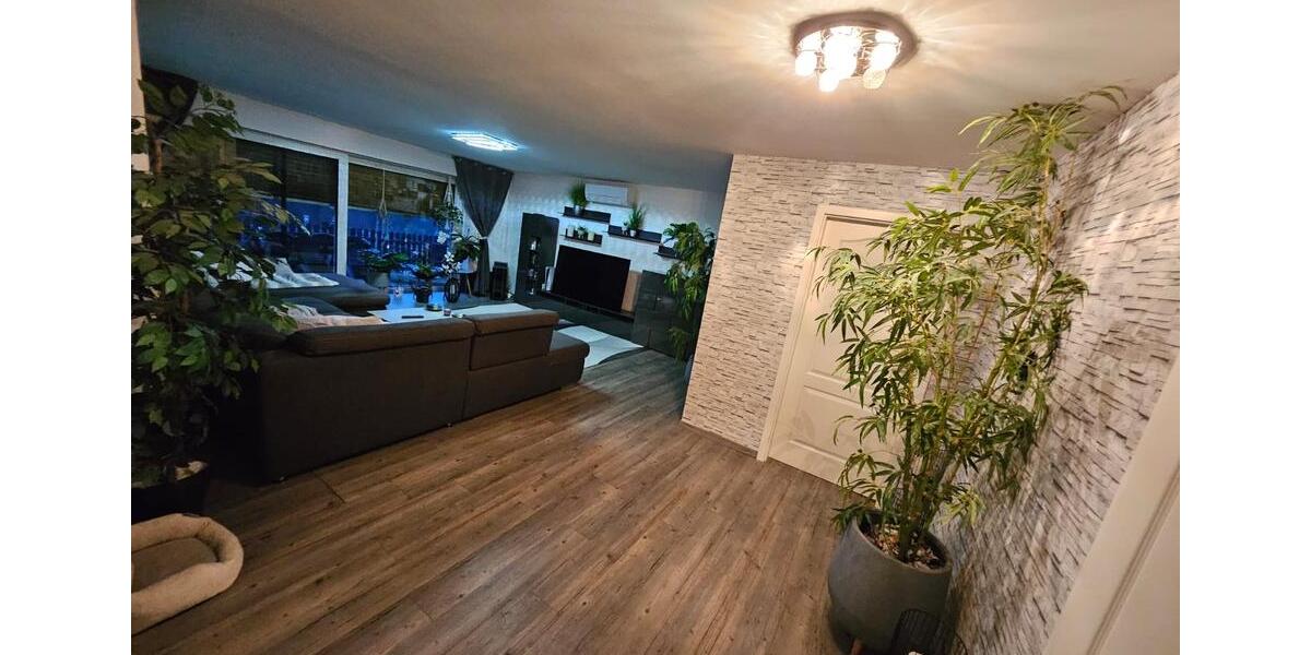 Erdgeschoßwohnung Gründau - 3 Zimmer, 120 m&sup2;, 1.300&euro; | Angebot:25179922