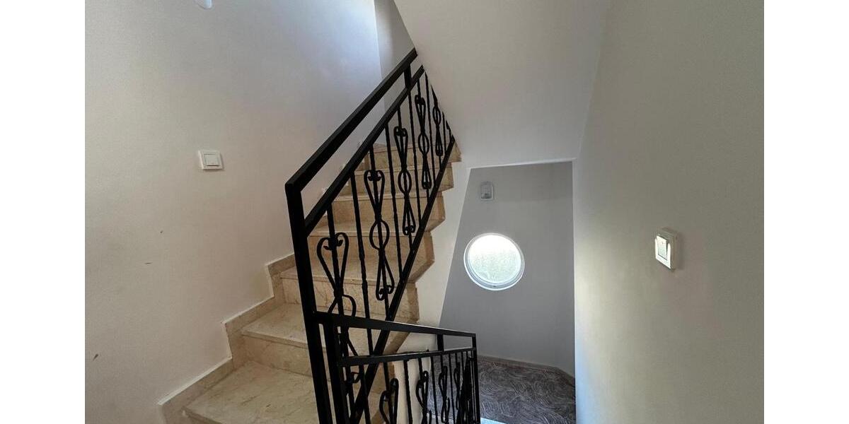 Villa Offenbach am Main Buchrain - 5 Zimmer, 300 m&sup2;, 300.000&euro; | Angebot:25903264