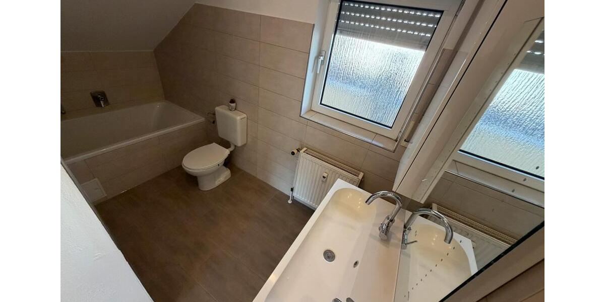 Etagenwohnung Kelsterbach - 4 Zimmer, 90 m&sup2;, 1.700&euro; | Angebot:25960484