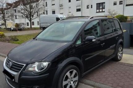 VW Touran 216.000 km 5.950 &euro; Dietzenbach 63128