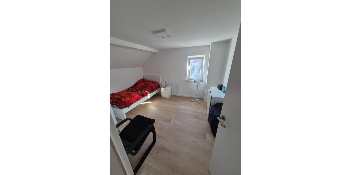 Einfamilienhaus Friedberg (Hessen) - 7 Zimmer, 200 m&sup2;, 4.000&euro; | Angebot:25402163