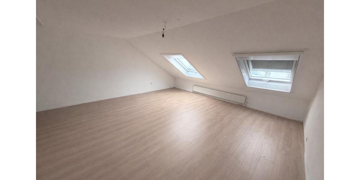 Dachgeschoßwohnung Neuberg - 4 Zimmer, 150 m&sup2;, 1.100&euro; | Angebot:25226003