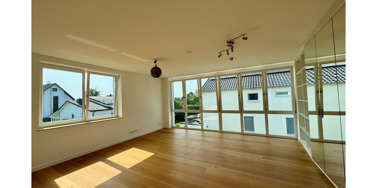 Bad Homburg - Ober-Erlenbach: Exklusives freistehendes Einfamilienhaus in kinderfreundlicher Lage! - Einfamilienhaus Bad Homburg Gonzenheim | Angebot:25972249