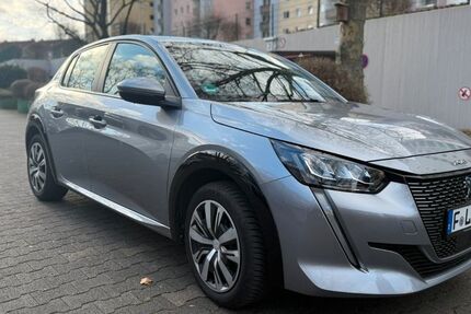 Peugeot e-208 6.338 km 17.990 &euro; Frankfurt am Main 60386