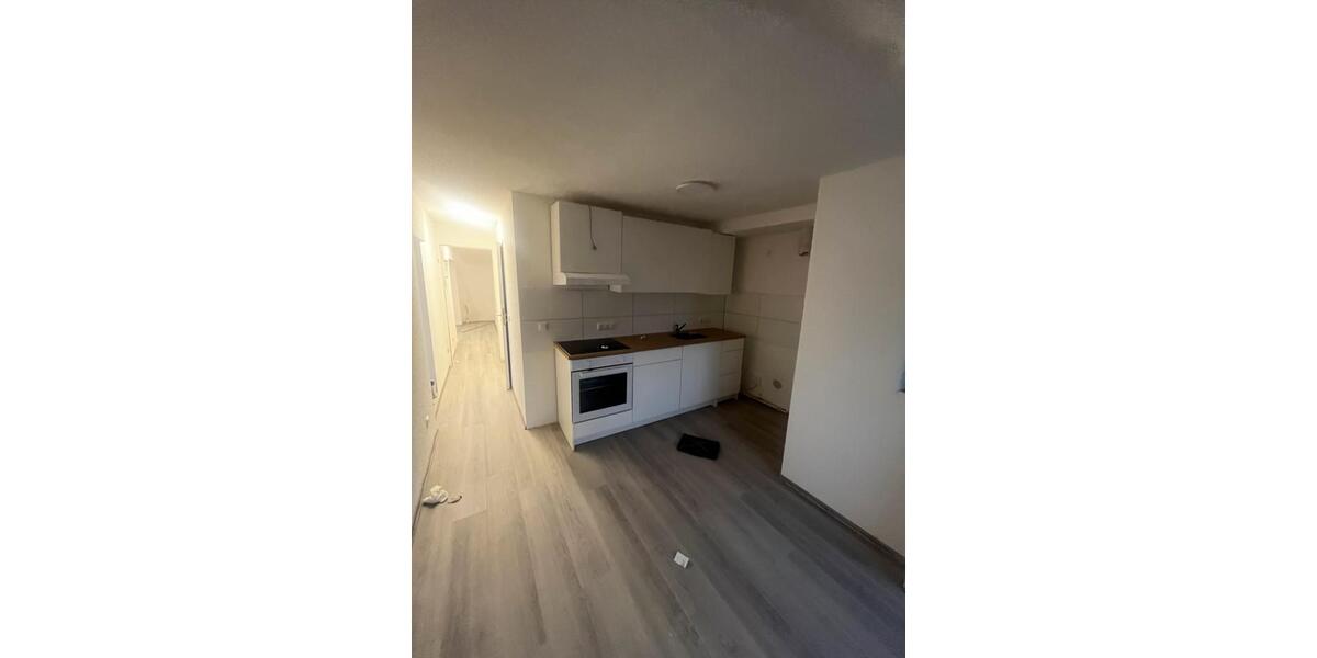 Etagenwohnung Friedberg (Hessen) - 11 Zimmer, 200 m&sup2;, 600&euro; | Angebot:27621287