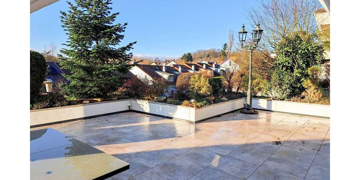 Etagenwohnung Friedrichsdorf - 5 Zimmer, 180 m&sup2;, 2.149&euro; | Angebot:25903062