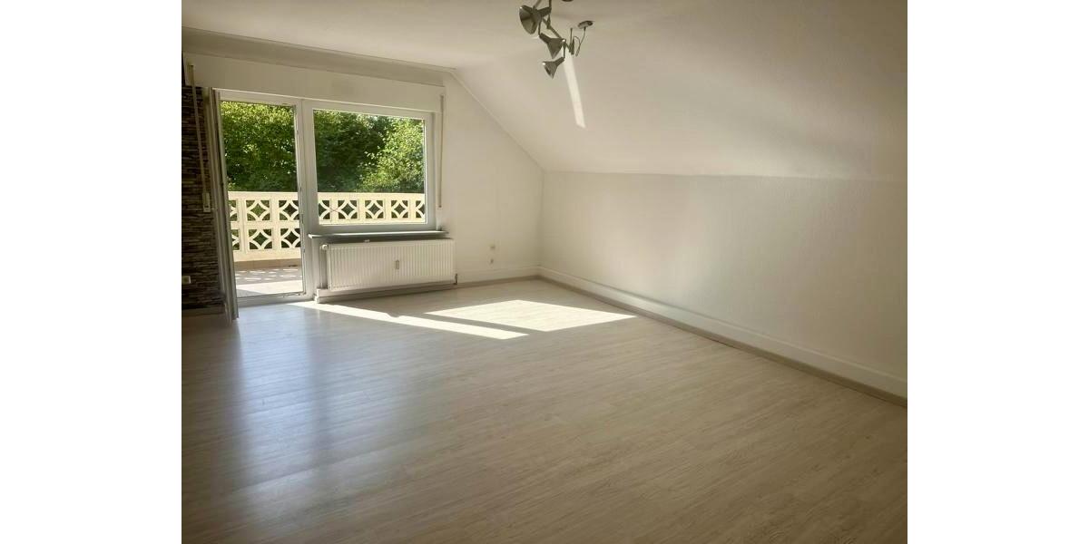 Dachgeschoßwohnung Freigericht - 3.5 Zimmer, 111 m&sup2;, 1.100&euro; | Angebot:25853896