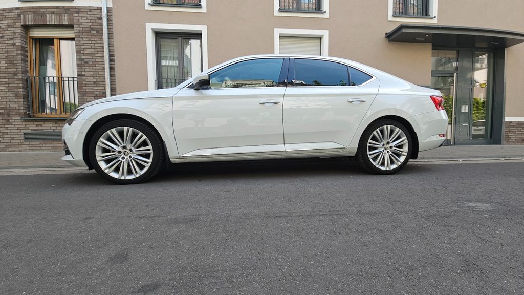 Skoda Superb 28.453 km 30.000 &euro; Hanau 63450
