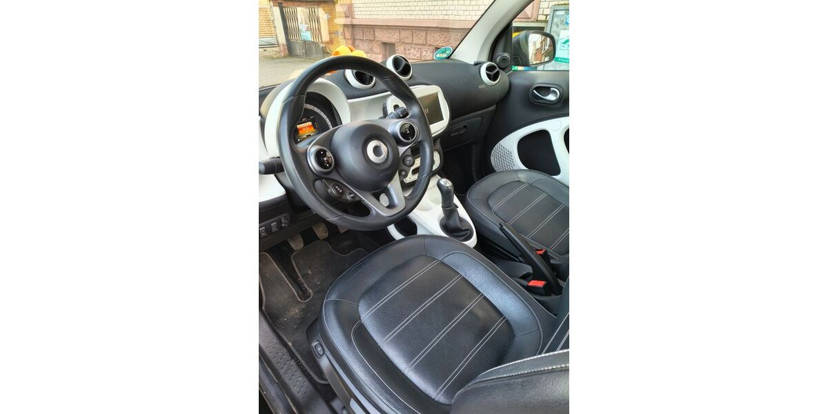 Smart ForTwo 61.000 km 8.200 &euro; Frankfurt am Main 60386