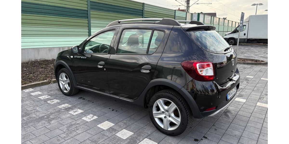 Dacia Sandero 121.000 km 5.900 &euro; Hammersbach 63546