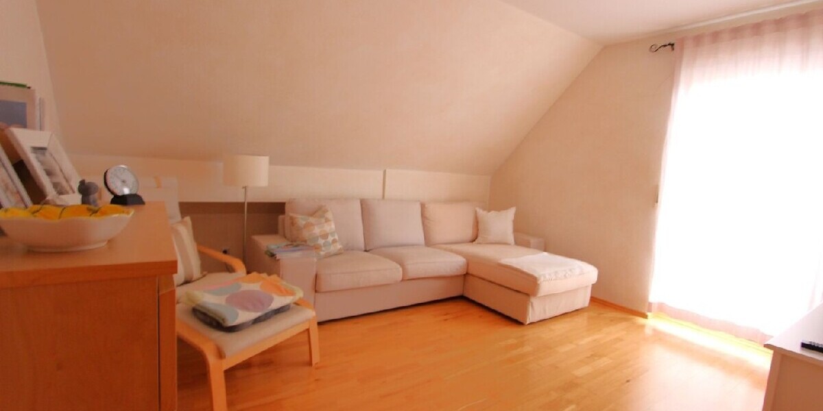 albero:) Charmante Maisonette-Dachgeschosswohnung mit großem Balkon - Maisonettenwohnung Seligenstadt | Angebot:26960123