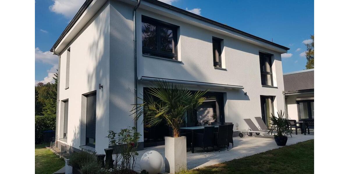 Einfamilienhaus Dreieich - 9 Zimmer, 300 m&sup2;, 4.390&euro; | Angebot:26615670