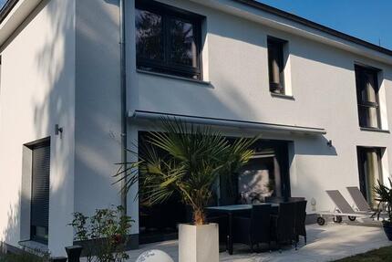 Haus Dreieich - 9 Zimmer, 300 m&sup2;, 4.390&euro; | Angebot:26615670