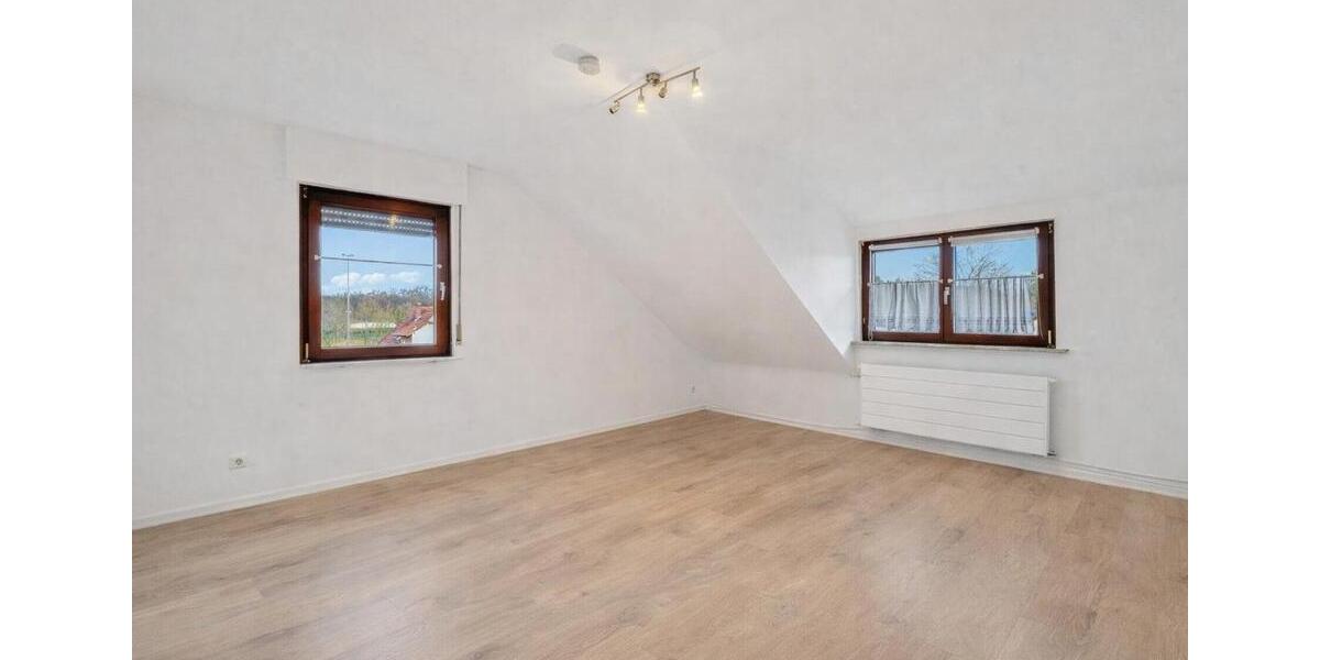 Dachgeschoßwohnung Seligenstadt - 3 Zimmer, 89 m&sup2;, 1.150&euro; | Angebot:25875273