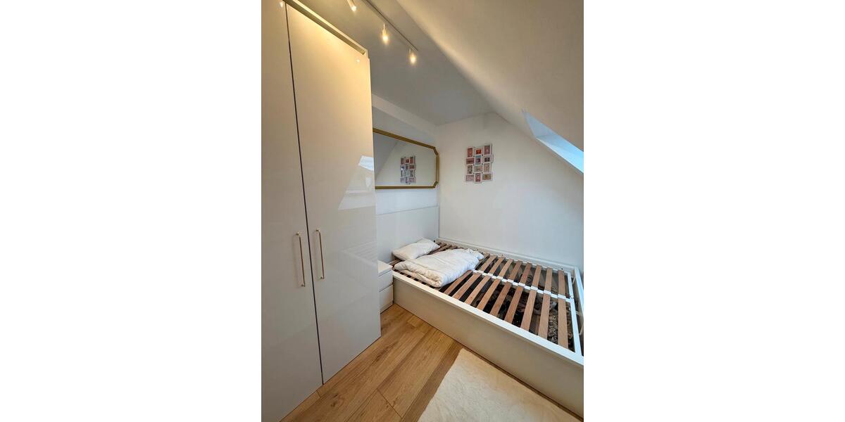 Dachgeschoßwohnung Frankfurt am Main Nord-West - 1 Zimmer, 15 m&sup2;, 570&euro; | Angebot:25364082