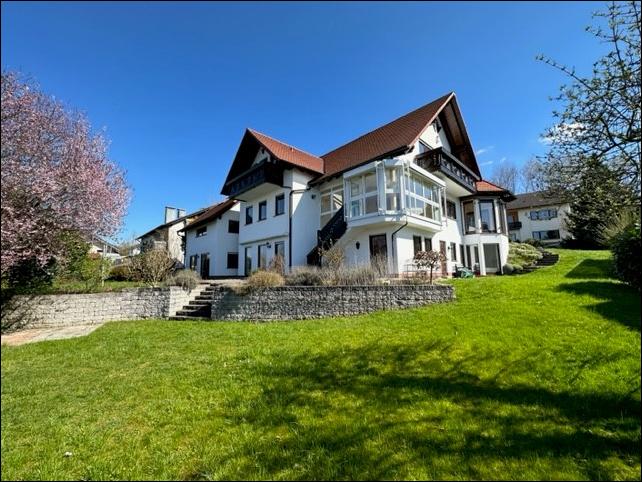 Einfamilienhaus Mömbris - 8 Zimmer, 350 m&sup2;, 2.900&euro; | Angebot:26367496