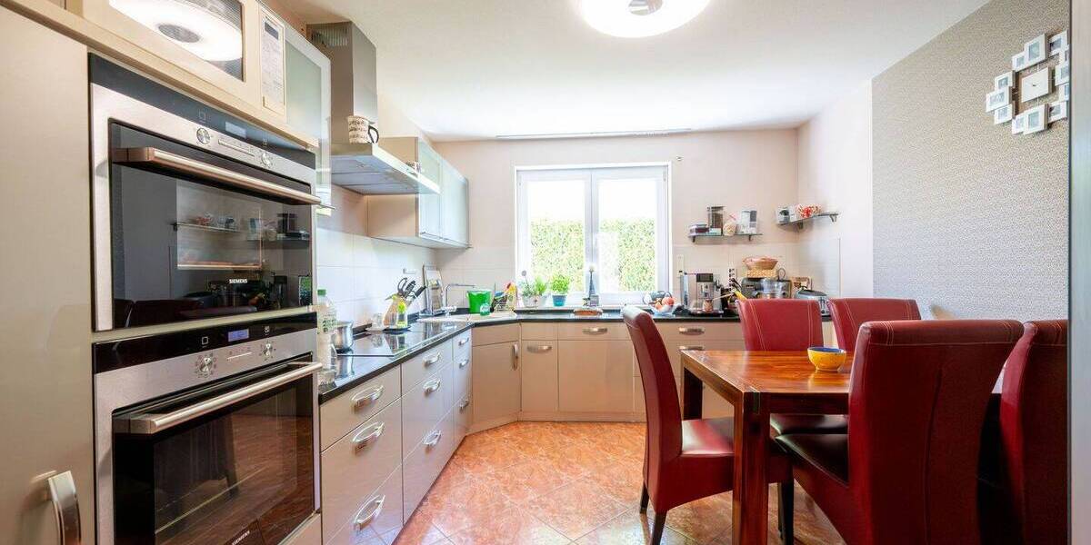 Einfamilienhaus Frankfurt am Main Kalbach-Riedberg - 8 Zimmer, 235 m&sup2;, 4.800&euro; | Angebot:26596231