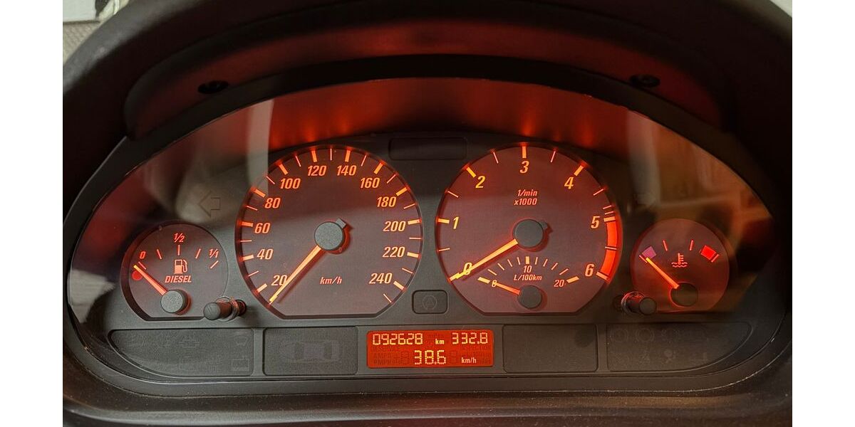 BMW 330 93.000 km 22.500 &euro; Bad Nauheim 61231