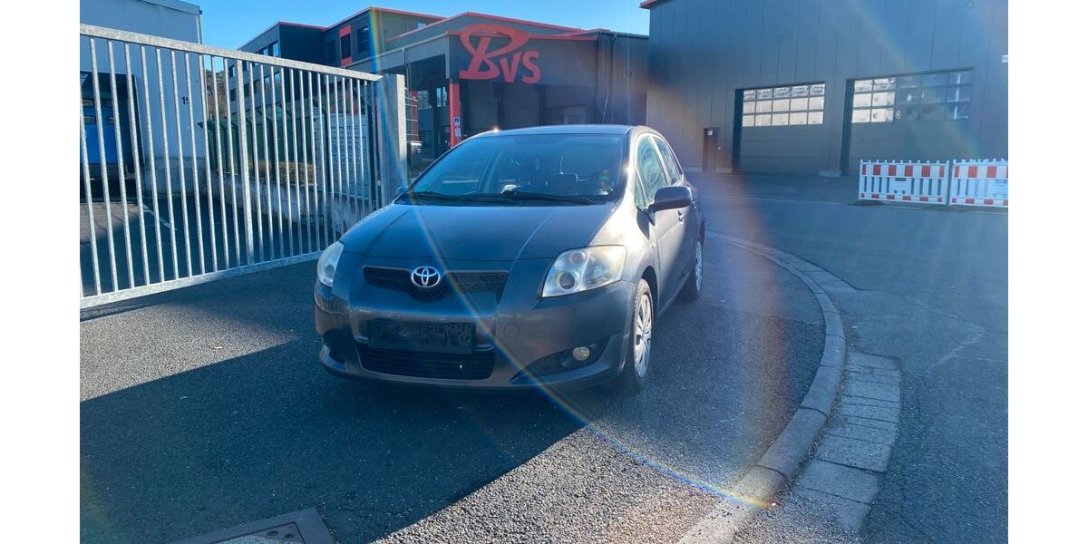Toyota Auris 287.000 km 2.799 &euro; Hanau 63457