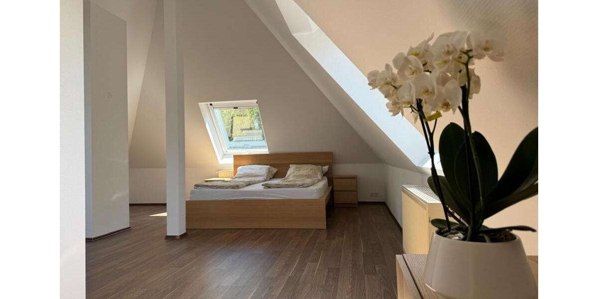 Dachgeschoßwohnung Bad Homburg vor der Höhe Gonzenheim - 2 Zimmer, 72 m&sup2;, 1.100&euro; | Angebot:25942710