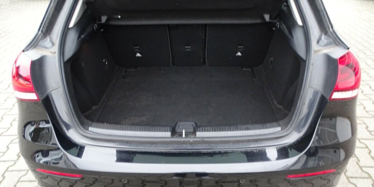 Mercedes-Benz A 200 AMG Line, Standheizung, Leder, Rückfahrkamer 145.252 km 17.990 &euro; Rodgau 63110