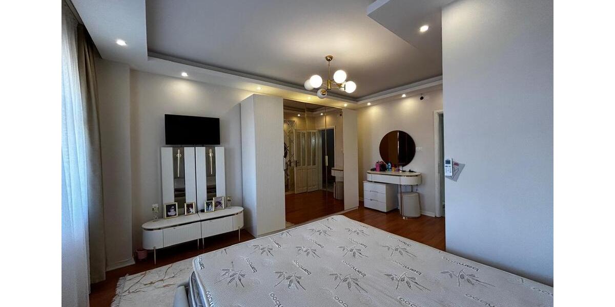 Villa Offenbach am Main Buchrain - 5 Zimmer, 300 m&sup2;, 300.000&euro; | Angebot:25903264