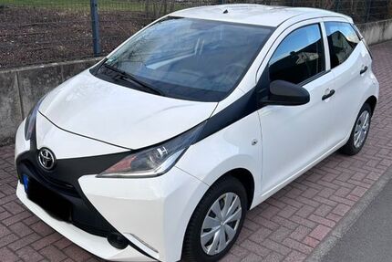 Toyota Aygo (X) 24.800 km 9.000 &euro; Gründau 63584