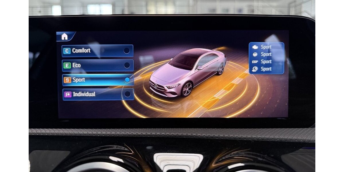 Mercedes-Benz A 250 4M Limousine AMG DISTRON.-AHK-PANO-KEYLESS 9.745 km 38.499 &euro; Groß-Umstadt 64823