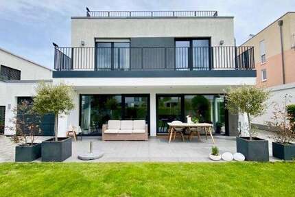 Haus Frankfurt - 7 Zimmer, 254 m&sup2;, 4.400&euro; | Angebot:26553251