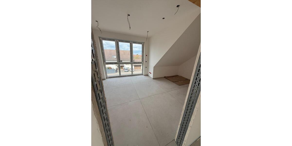 Dachgeschoßwohnung Schaafheim - 2 Zimmer, 75 m&sup2;, 1.400&euro; | Angebot:26002243