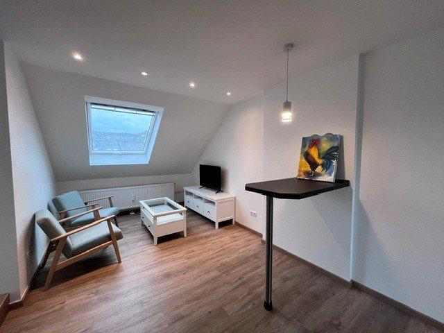 Dachgeschoßwohnung Frankfurt am Main Unterliederbach - 1.5 Zimmer, 27 m&sup2;, 800&euro; | Angebot:27630832