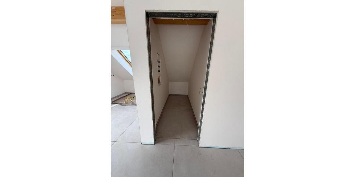 Dachgeschoßwohnung Schaafheim - 2 Zimmer, 75 m&sup2;, 1.400&euro; | Angebot:26002243