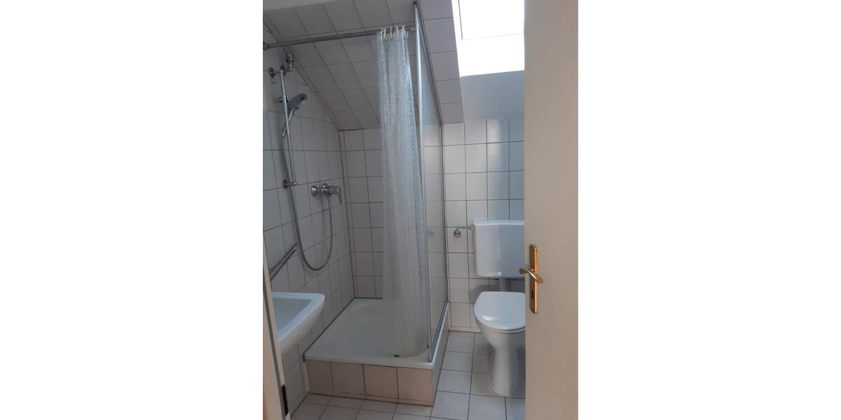 Dachgeschoßwohnung Frankfurt am Main Nord-Ost - 2 Zimmer, 35 m&sup2;, 900&euro; | Angebot:26004085