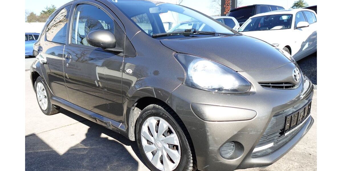Toyota Aygo (X) 104.000 km 2.990 &euro; Mainaschaff 63814