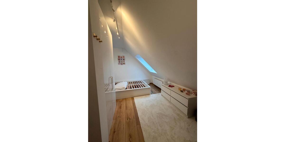 Dachgeschoßwohnung Frankfurt am Main Nord-West - 1 Zimmer, 15 m&sup2;, 570&euro; | Angebot:25364082