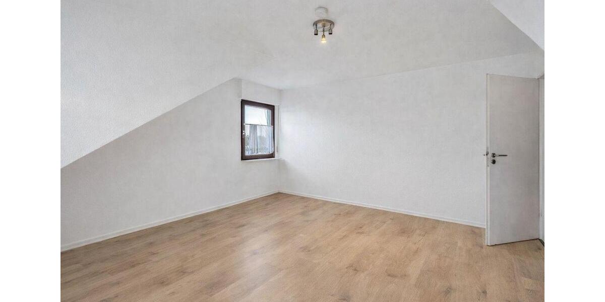 Dachgeschoßwohnung Seligenstadt - 3 Zimmer, 89 m&sup2;, 1.150&euro; | Angebot:25875273