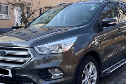 Ford Kuga 93.000 km 11.800 &euro; Frankfurt 65929