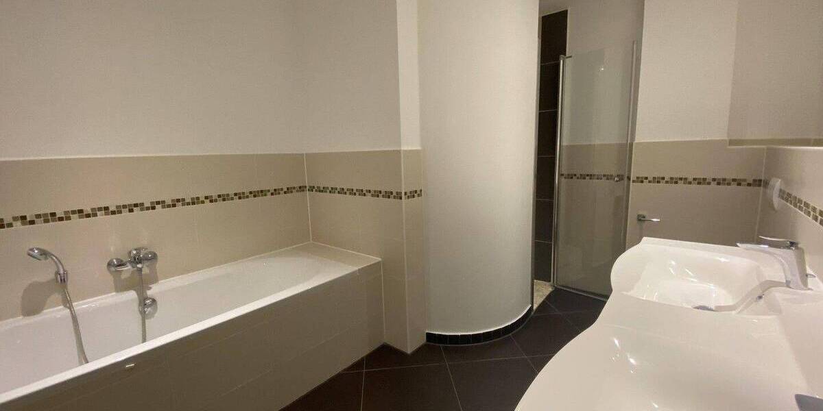 Etagenwohnung Frankfurt am Main Niederrad - 4 Zimmer, 133 m&sup2;, 2.000&euro; | Angebot:26819957