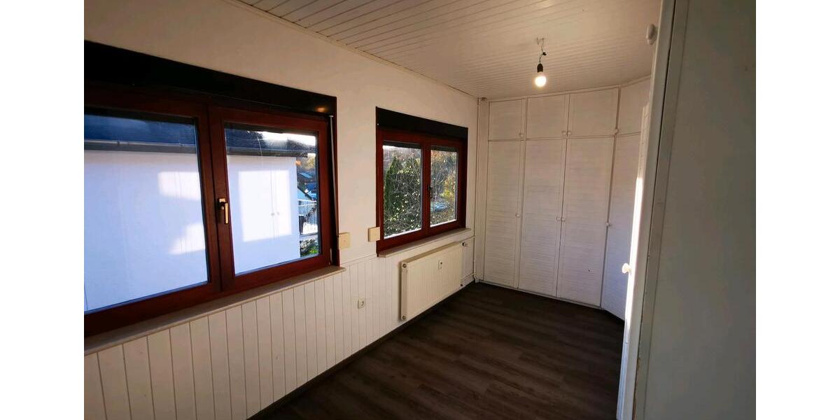 Einfamilienhaus Büdingen - 10 Zimmer, 249 m&sup2;, 349.000&euro; | Angebot:24538124