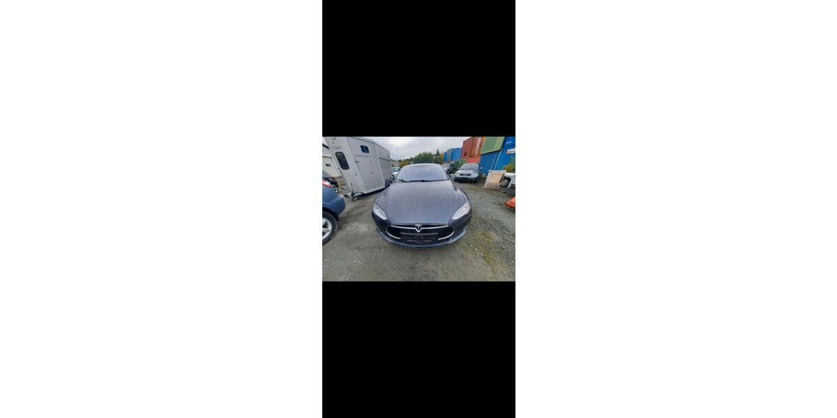 Tesla Model S 285.196 km 21.000 &euro; Goldbach 63773