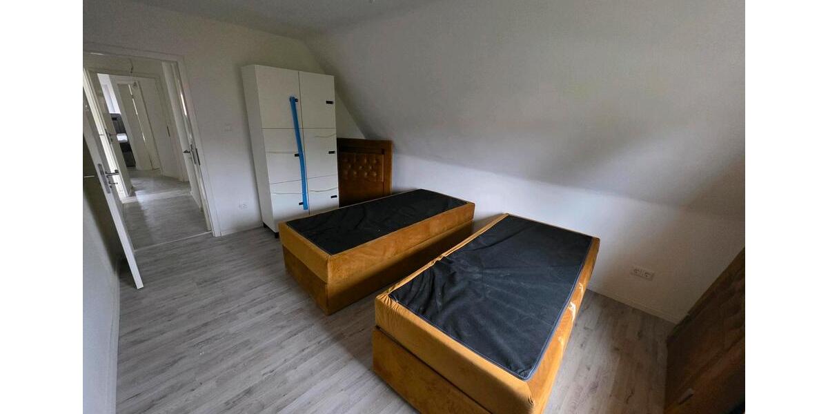 Dachgeschoßwohnung Friedberg (Hessen) - 4 Zimmer, 90 m&sup2;, 1.100&euro; | Angebot:25950843