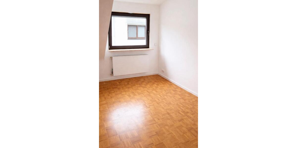 Dachgeschoßwohnung Bad Vilbel - 4 Zimmer, 115 m&sup2;, 1.800&euro; | Angebot:26018255
