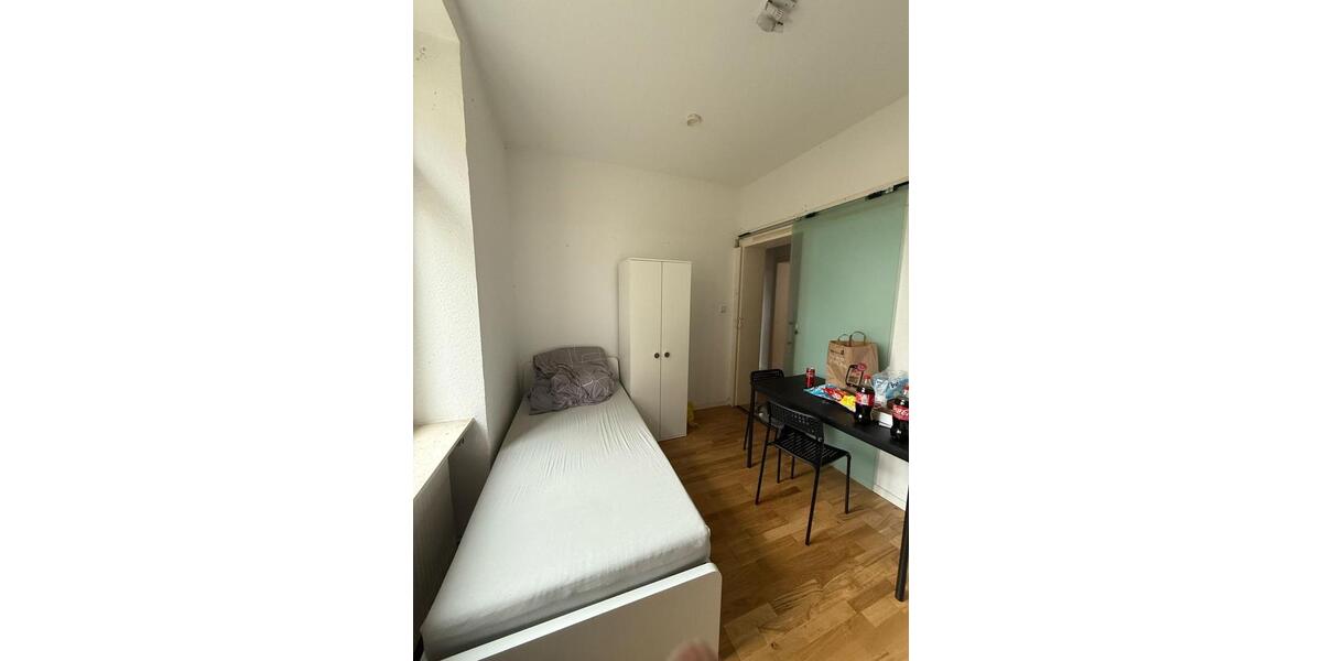 Etagenwohnung Frankfurt am Main Bornheim - 4 Zimmer, 100 m&sup2;, 750&euro; | Angebot:25934783