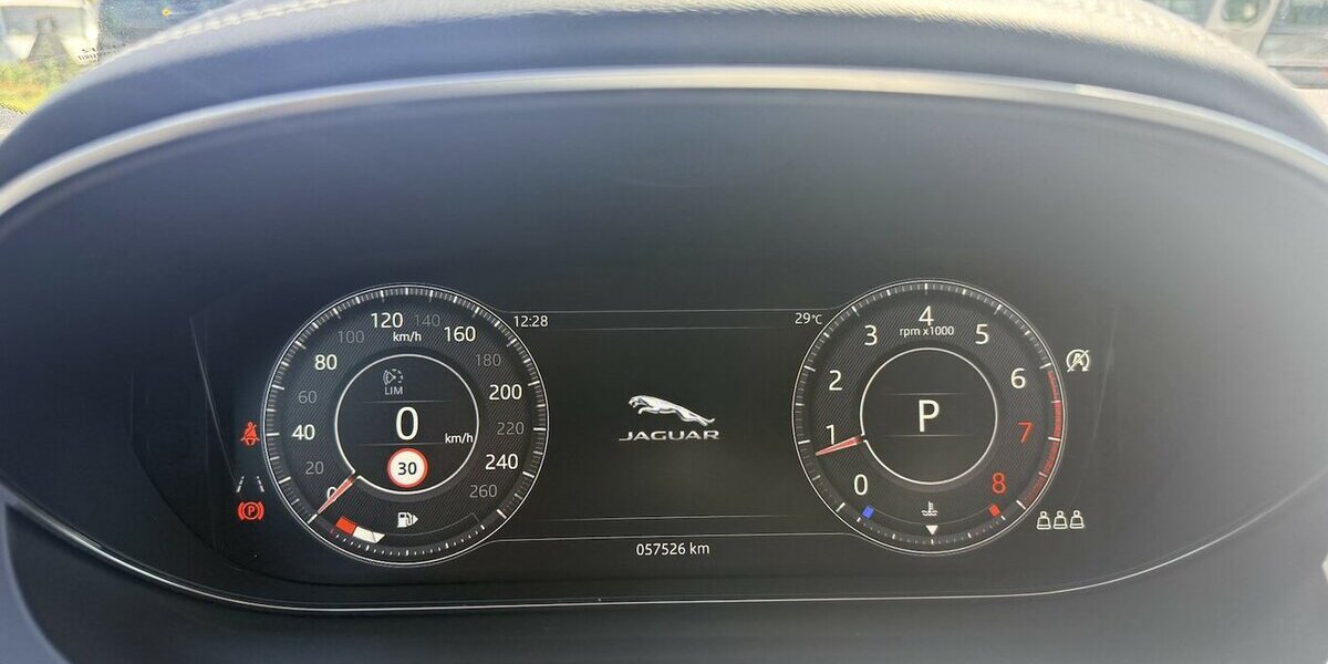 Jaguar E-Pace R-Dynamic S AWD/TOP/AHK/PANO 57.200 km 22.999 &euro; Frankfurt 60386