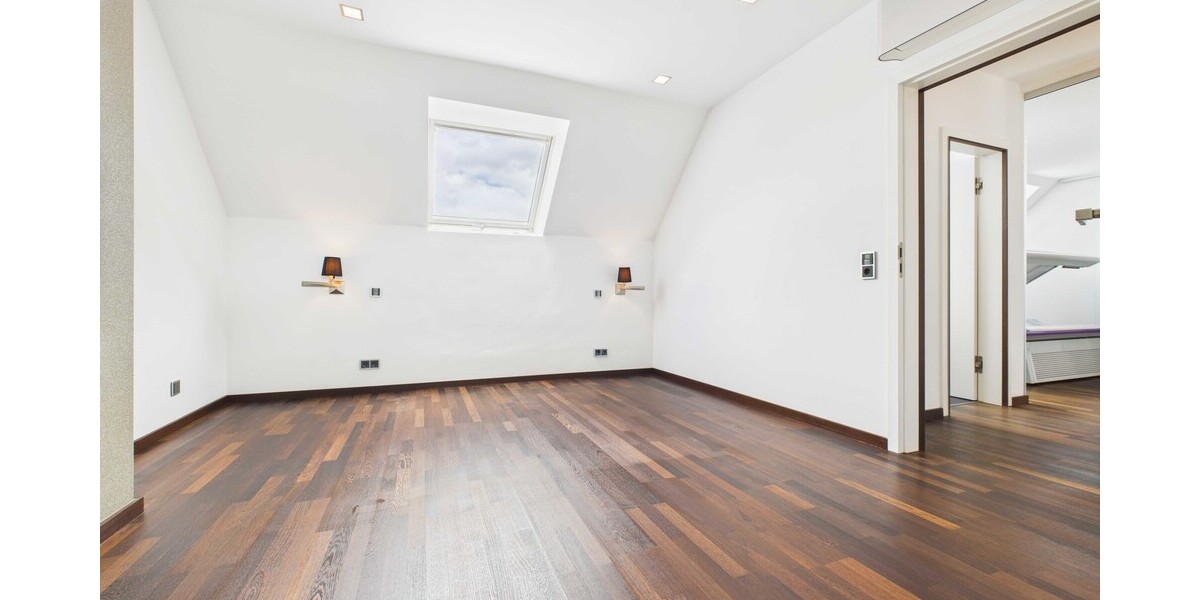 Exklusives Maisonette-Penthouse mit EBK, Whirlpool, Sauna & 2 TG-Stellplätzen - provisionsfrei - Maisonettenwohnung Karben / Petterweil Petterweil | Angebot:24951224