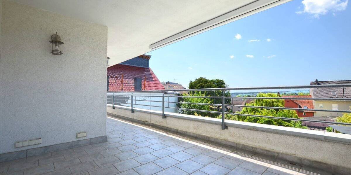 Etagenwohnung Kronberg im Taunus Oberhöchstadt - 4 Zimmer, 148 m&sup2;, 2.200&euro; | Angebot:26835157