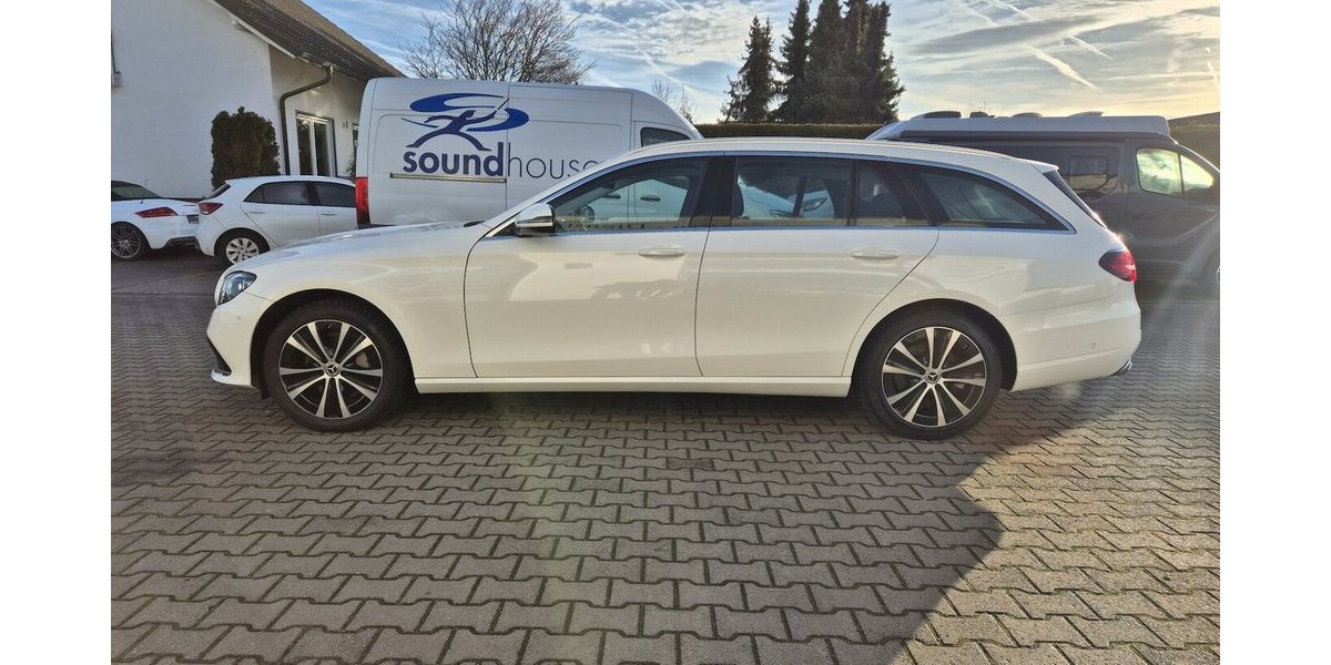 Mercedes-Benz E 300 e T Avantgarde AHK, LED, Rückfahrkamera, App 55.700 km 28.590 &euro; Rodgau 63110
