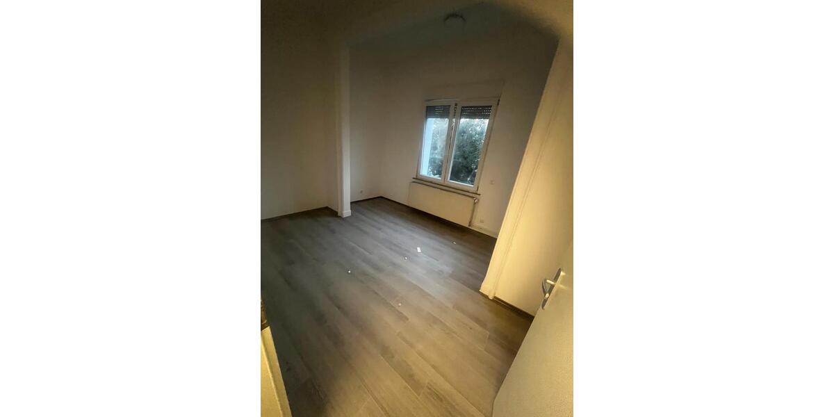 Etagenwohnung Friedberg (Hessen) - 11 Zimmer, 200 m&sup2;, 600&euro; | Angebot:27621287